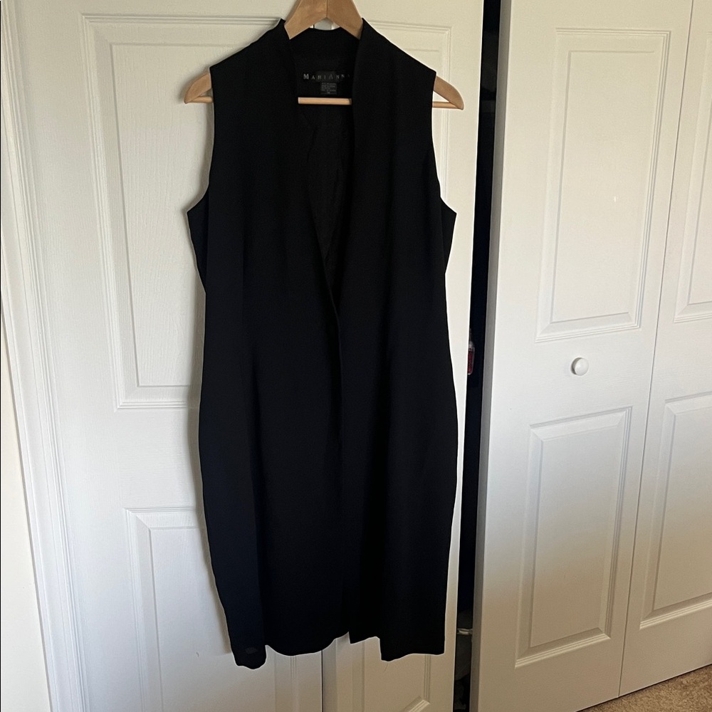 Mariana Elegant Black Sleeveless Tunic